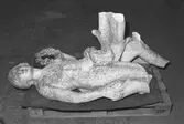 Dokumentation av lagning av skulpturer Bacchus och Flora efter sönderslagningen 1993.