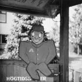 Reklamfigur som Ahlbergs skrädderi hade mot gatan på Barnhemsgatan 16, 1960-tal.