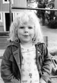 En flicka utanför Holtermanska daghemmet 1973.