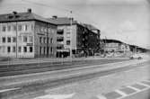 Hantverkshuset (Frölundagatan 1/Kungsbackavägen 2), Centrumhuset (idag: Göteborgsvägen 1-5) och Folkets hus (Göteborgsvägen 19-21), 1960-tal.