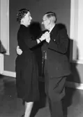 Supé med dans i filmsalen å 1 tr. Överpostexpeditör Ingegerd
Holmberg dansar med museivaktmästare  M.E.A. Ljungkvist.