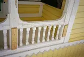 Bostadshuset Villa Solbacken i Krokslätt, januari 1995. Byggnadsdetalj: Räcke.