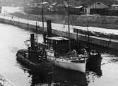 Den första postångaren Öland förs till sitt slut - december 1932 -
som målfartyg för skeppsartilleriet, 