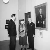 Generaldirektör Erik Swartling t.v. och greven och grevinnan Louis
Sparre.