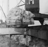 Hallandsbolagets ångare Gladan avgår med 55 ton, eller ungefär 8000
gåvopaket, från Trelleborg till Lübeck. Maximivikten var efter 16.8
10 kg.