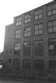 Werners fabriker i Annestorp, Lindome, hösten 1994. Byggnadsdetaljer: Fönster.
