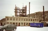 Byggnadsdokumentation av Akzo Nobel på Ågatan 44 i Lackarebäck, 2000-02-15.

 Fasad mot söder. Akzo Nobel driver en verksamhet inom läkemedel, färg och kemi i ett 80-tal länder runt om i världen, varav ett 30-tal fabriker finns i Sverige.
I området Bohus och Skoghall ansvarar Akzo Nobel Base Chemicals Sweden mest för den svenska kloralkaliverksamheten, vilket omfattar klor, natriumhydroxid, saltsyra och natriumhypoklorit. Man tillverkar också monoklorättiksyra (MCA) i Skoghall för Functional Chemicals räkning. Relaterade motiv: 2004_0630 - 0652.