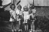Fyra barn på Krokslätts daghem, Dalhemsgatan 7 i Krokslätt, 1948 - 1951.