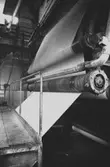 En maskin för papperstillverkning, 1980-tal.
Bilden ingår i serie från produktion och interiör på pappersindustrin Papyrus.