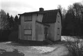 Bostadshus från nordväst. Balltorp 1:79 i Balltorp 1996-03-18. Relaterade motiv: 2004_1221 - 1225.