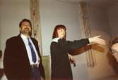 Staffan Bjerrhede och Mari-Louise Olsson på Mölndals museum, familjesöndagen den 25 oktober 1992.
Under söndagen kunde man delta i barnverkstad med käpphästtillverkning, se på modevisning med gamla baddräkter och lyssna på en paneldiskussion om 