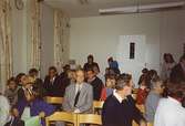 Familjesöndag på Mölndals museum, 25 oktober 1992.
Under söndagen kunde man delta i barnverkstad med käpphästtillverkning, se på modevisning med gamla baddräkter och lyssna på en paneldiskussion om 