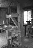 Bandsåg i snickarboden. Hembygdsgården/Börjesgården i Hällesåker, Lindome 1992-06-29.