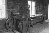 Svarv i snickarboden. Hembygdsgården/Börjesgården i Hällesåker, Lindome 1992-06-29.