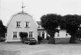Bostadshus. Lunnagården i Balltorp 1992-06-30. Relaterade motiv: 2004_1398 - 1433.