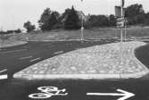 Cykelväg och rondell vid bostadshuset Ranntorp 2:2 i Lindome 1992-06-30.