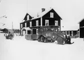 Bildiligens, Scania Vabis, drivremsförsedd, med släpsläde. Foto
vintern 1924.