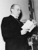 Utställningen invigdes fredagen den 3 mars 1944, i närvaro av
generaldirektör Anders Örne.