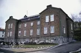 Exteriörfoto på Norra Forsåkersgatan 19 (Kallkällan 1) år 1988. Från 1985 fram till 2002 fanns Mölndals Museum i lokalerna. Museet flyttade sedan vidare till 