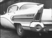 Buick - en 1950-tals bil, fotad snett bakifrån. Bilden togs i samband med utställningen 