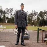 Brevbäraren på bilden är med stor sannolikhet Owe Jonsson. Owe
Jonsson var brevbärare i Växjö och vann EM-guld i Belgrad den 16
september 1962 i löpning 200 meter, bara 13 dagar senare omkom han i
en bilolycka.