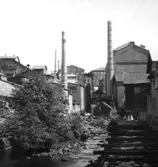 Utsikt från Forsebron upp mot mölndalsfallen. Till vänster ses Soab. Till höger ses kvarnfallet 25 (Larses i Kvarna), kvarn-
fallet 24 (Nymans kvarn), Stora Götafors (Kvarnfallet 22 och 23), Lilla Götafors (Kvarnfallet 20) och Carlsberg (Kvarnfallet 18).