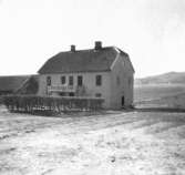 Åby Frälsegården, huvudbyggnaden.

Huvudbyggnaden och ladugård brann ned natten mellan den 2 och 3 september 1933.