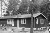 Byggnadsinventering i Lindome 1968. Greggered 3:60.
Hus nr: 081D3009.
Benämning: permanent bostad.
Kvalitet: mycket god.
Material: trä.
Övrigt: grund för tillbyggnad finnes.
Tillfartsväg: framkomlig.
Renhållning: soptömning.