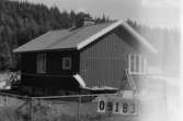 Byggnadsinventering i Lindome 1968. Greggered 3:35.
Hus nr: 091B3003.
Benämning: fritidshus.
Kvalitet: mycket god.
Material: trä.
Tillfartsväg: framkomlig.
Renhållning: soptömning.