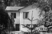 Byggnadsinventering i Lindome 1968. Ranered 1:35.
Hus nr: 091D3035.
Benämning: fritidshus och redskapsbod.
Kvalitet: god.
Material, fritidshus: trä.
Material, redskapsbod: plåt.
Tillfartsväg: framkomlig.