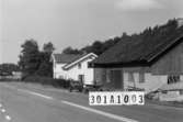 Byggnadsinventering i Lindome 1968. Ålgårdsbacka 1:6.
Hus nr: 301A1003.
Benämning: permanent bostad, ladugård och två redskapsbodar.
Kvalitet, bostadshus: god.
Kvalitet, ladugård och redskapsbodar: mindre god.
Material: trä.
Tillfartsväg: framkomlig.