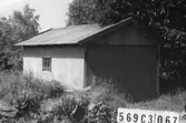 Byggnadsinventering i Lindome 1968. Lindome (9:1).
Hus nr: 569C4067. Tillhör 569C4066.
Benämning: garage.
Kvalitet: god.
Material: plåt.
Tillfartsväg: framkomlig.