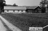 Byggnadsinventering i Lindome 1968. Lindome 4:9.
Hus nr: 569D2008.
Benämning: permanent bostad, ladugård och två redskapsbodar.
Kvalitet: god.
Material: trä.
Tillfartsväg: framkomlig.