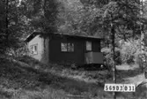 Byggnadsinventering i Lindome 1968. Berget 1:54.
Hus nr: 569D3031.
Benämning: fritidshus och redskapsbod.
Kvalitet, fritidshus: god.
Kvalitet, redskapsbod: mindre god.
Material: trä.
Tillfartsväg: framkomlig.
Renhållning: soptömning.