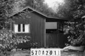 Byggnadsinventering i Lindome 1968. Bräcka (1:41).
Hus nr: 570A2011.
Benämning: fritidshus och redskapsbod.
Kvalitet: mindre god.
Material: trä.
Tillfartsväg: ej framkomlig.