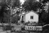 Byggnadsinventering i Lindome 1968. Annestorp 5:19.
Hus nr: 570C1004.
Benämning: fritidshus och redskapsbod.
Kvalitet, fritidshus: god.
Kvalitet, redskapsbod: mycket god.
Material: trä.
Tillfartsväg: framkomlig.
Renhållning: soptömning.