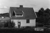 Byggnadsinventering i Lindome 1968. Annestorp 14:1.
Hus nr: 570D3018.
Benämning: permanent bostad.
Kvalitet: mycket god.
Material: trä.
Tillfartsväg: framkomlig.
Renhållning: soptömning.