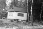 Byggnadsinventering i Lindome 1968. Greggered 1:21.
Hus nr: 092A1011.
Benämning: fritidshus och redskapsbod.
Kvalitet: mindre god.
Material: trä.
Tillfartsväg: ej framkomlig.