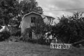 Byggnadsinventering i Lindome 1968. Torvmossared 1:42.
Hus nr: 590C3012.
Benämning: permanent bostad.
Kvalitet: god.
Material: trä.
Tillfartsväg: ej framkomlig.