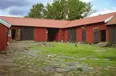 Ranntorp 2:2. Innergård med stall/portlid sett från sydväst.