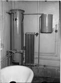 Stockholmsutställningen 1930
Interiör badrum med vattenberedare, element, badkar