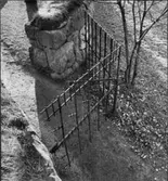 Skogskyrkogården
entrégrinden mot väster. fotgängarentré