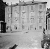 Skeppsbron 42, Stockholm
Exteriör

Svensk arkitektur: kyrkor, herrgårdar med mera fotograferade av Arkitekturminnesföreningen 1908-23.