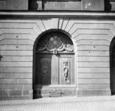 Stockholm
Portal
Exteriör

Svensk arkitektur: kyrkor, herrgårdar med mera fotograferade av Arkitekturminnesföreningen 1908-23.