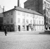 Sveavägen, Stockholm
Exteriör

Svensk arkitektur: kyrkor, herrgårdar med mera fotograferade av Arkitekturminnesföreningen 1908-23.