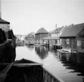 Karlshamn, Blekinge
Hamnen med båtar
Exteriör

Svensk arkitektur: kyrkor, herrgårdar med mera fotograferade av Arkitekturminnesföreningen 1908-23.