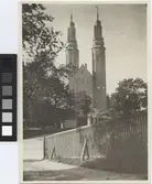 Högalidskyrkan
Exteriör från öst med staket i förgrunden.