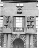 Stockholms Enskilda Bank
Exteriör. Portik med skulpturgrupp av Carl Milles.