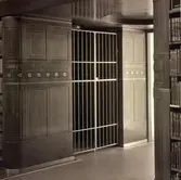 Stadsbiblioteket
Förbindelse mellan utlåningshall och läsesal