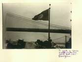 Brooklyn Bridge
Båtresa runt Manhattan. Människor och detalj av bro. Flagga. Resebilder ur Gunnar Asplunds samling.